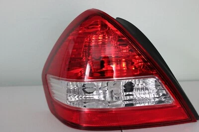 Luz trasera lateral del conductor Nissan Versa LH 2007-2011 Foto 1 de 4