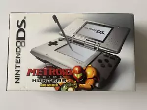 Nintendo DS Original Console Silver and Metroid Prime Hunters First Hunt Boxed - Foto 1 di 15