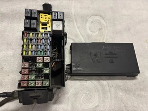 🚙 02-2010 Ford Explorer ENGINE Fusebox Fuse Box Relay Module 9L2T14398 - Picture 1 of 12