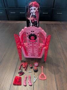 Monster High Skulltimate Secrets Garden Mysteries Draculaura Doll & Accessories - Picture 1 of 8