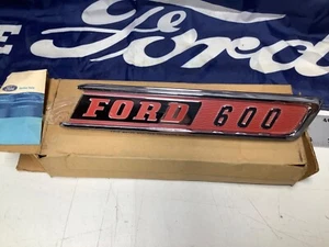 NOS 1967 Ford F600 right hood emblem - Bild 1 von 6