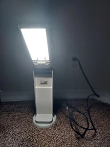 OTT-LITE TRUE COLOR Foldable Desk Lamp Model OTL13MAG (Tested & Working) - Picture 1 of 5