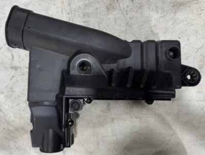 2009-2018 VOLKSWAGEN TIGUAN Air Cleaner 1K0129607AG OEM #4207 - Image 1 of 4