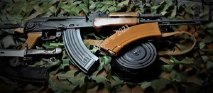 AK-47 / AKM Rifle Póster Mate Pared Arte Imagen Impresión 24x36 18x24 12x18 - Imagen 1 de 5