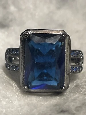 18k Gold Plated Blue Glass Black Tone Ring Size 8 - Image 1 of 4