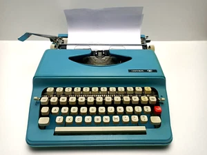 Vintage Chevron Portable Manual Typewriter - Made in Japan - With Carry Case - Picture 1 of 17