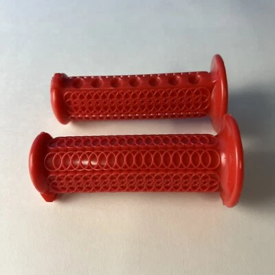 OLD SCHOOL BMX GRIPS WINNERS CIRCLE RED OG 1970S 1980S RACE VINTAGE NOS - Image 1 of 4
