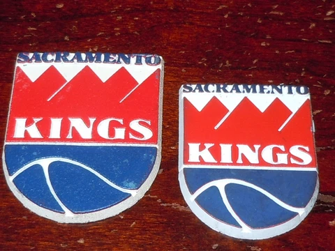 SACRAMENTO KINGS LOT OF 2 Vtg NBA RUBBER Basketball FRIGE MAGNET Standings Board Cover