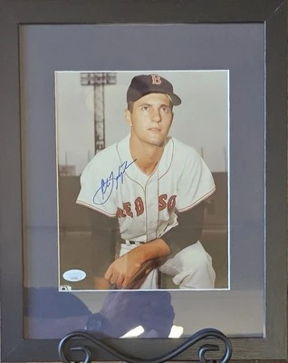 Carl Yastrzemski HOF Boston Red Sox Signed Framed 8x10 photo JSA COA  - Image 1 of 2