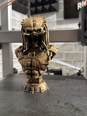 Predator Bust – 3D Printed Display Model - Image 1 of 4