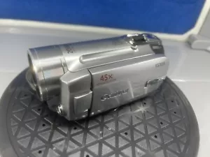 CANON FS100 Digital Camcorder Camera 45x 2000x Zoom 2.7" LCD With Memory Card - Picture 1 of 10