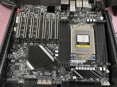 GIGABYTE WRX80-SU8 IPMI Server Motherboard BMC Support AMD WRX80 Socket sWRX8 - Image 1 of 4