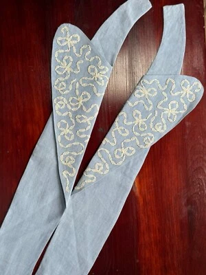 COL LIN BLEU CIEL AVEC NOEUDS DENTELLE - début XXème - Photo 1/4