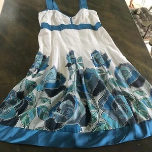 NEU MixIt Gr.10 100% Baumwolle Kleid WHT. mit türkisfarbenem Rock Satinbesatz MFSR $ 70 - Bild 1 von 10