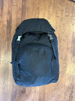 Mochila Prada Saffiano de Nylon - Negra Auténtica Ligeramente Usada Excelente Forma Foto 1 de 4