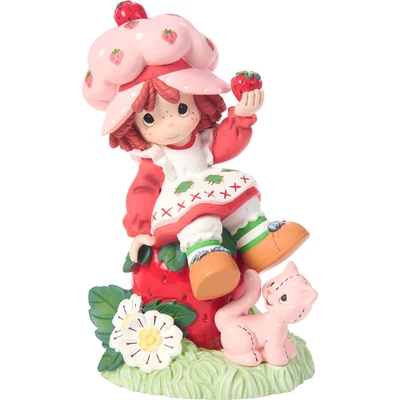 ✤ New PRECIOUS MOMENTS Figurine STRAWBERRY SHORTCAKE Pink Cat Custard Flower