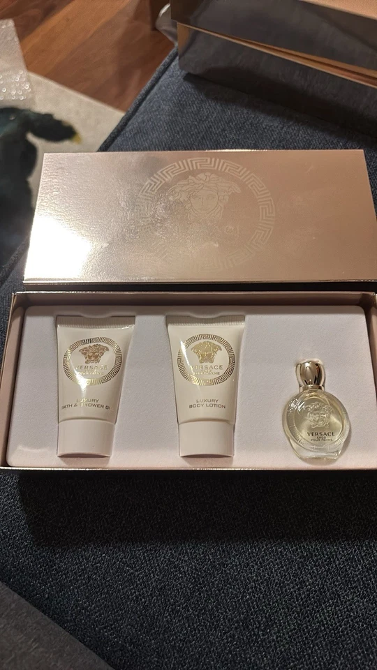 Versace Eros Pour Femme Para Mujer Set Gel de Ducha, Loción y Perfume Foto 1 de 4