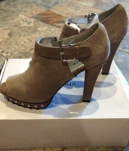 graue Wildleder Peeptoe Absatz Stiefeletten, neu im Karton - Bild 1 von 11