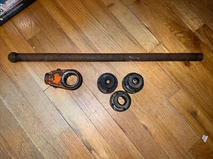 VINTAGE ARMSTRONG NO.90R RATCHETING PIPE THREADER AND 3 DIES 3/8,1/2,3/4 - Picture 1 of 7