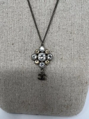 Auténtico collar colgante Chanel cristal logotipo CC plata Foto 1 de 4