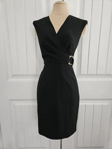 Calvin Klein Etuikleid schwarz Surplice mit Schnalle Größe 4 Rückenschlitz - Bild 1 von 9