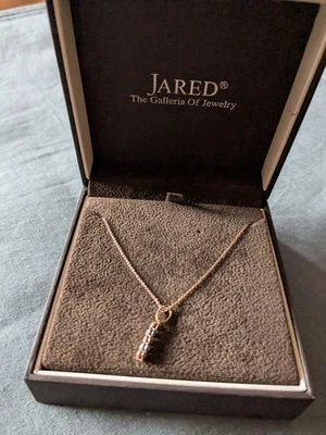 Collar Colgante LeVian Oro Fresa 14K con Colgante Diamantes y Corazones Foto 1 de 4