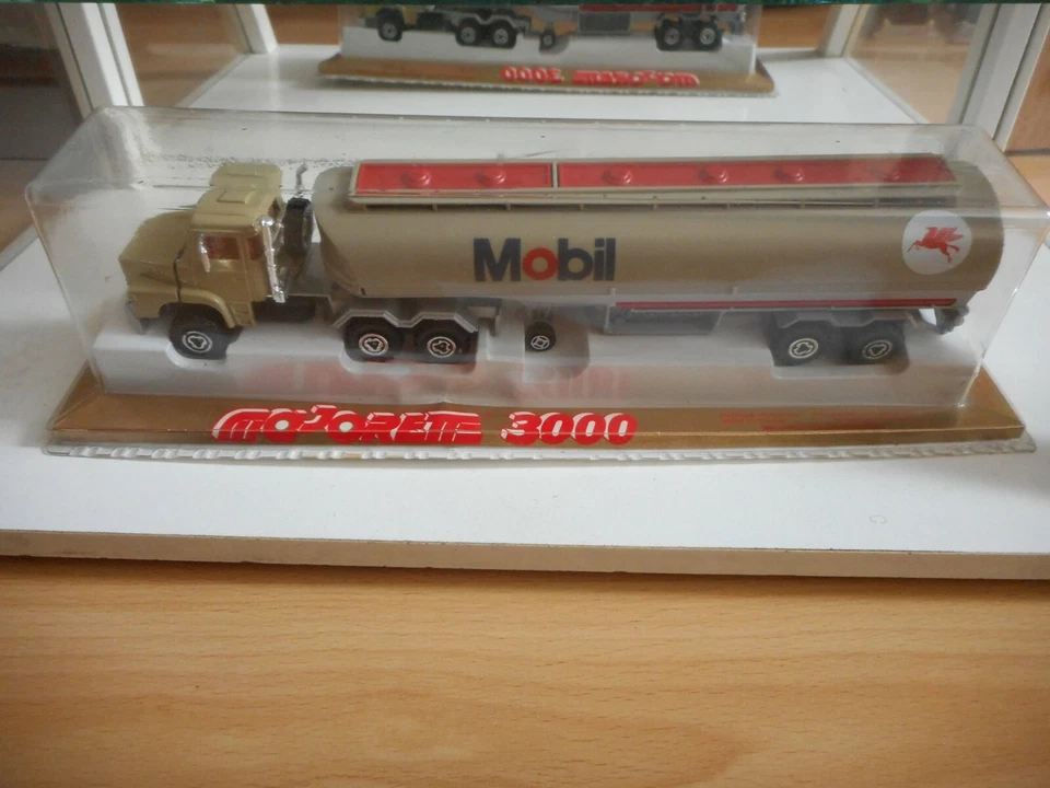 Majorette Scania + Remorque "Mobil" en Gris en Boîte (Série 3000) - Photo 1/2