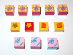 Lego ® Lot 12 Accessoires Décor City Cadeaux de Noel - Picture 1 of 1