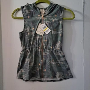 Belle Du Jour Girl’s Sage Green Camo Zip Up Vest W/ Gold Stars Kids Sz Med NWT - Picture 1 of 15