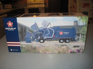 First Gear Lights And Sounds Plastic Toy Mack LR RHD Refuse Garbade Truck W/ Bin - Picture 1 of 18