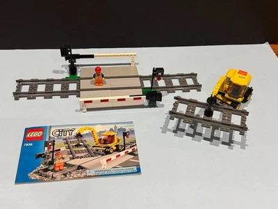 Lego 7936 City Train Level Crossing con manual - faltan 2 calcomanías - LEER POR FAVOR Foto 1 de 4