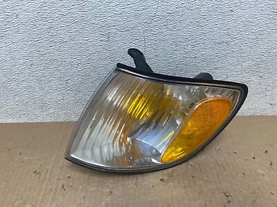 2001 to 2003 Toyota Sienna Turn Signal Left Driver LH Lamp J2663 DW - Image 1 of 4