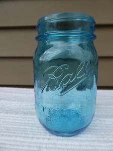 1 Ball Perfect Mason Pint Jar Blue 1913-1915 100 Years Of American Heritage USA - Picture 1 of 4