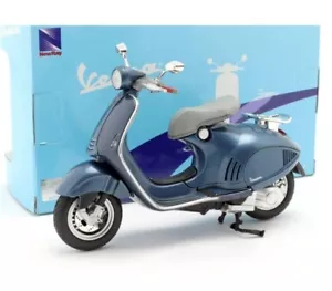 NEW-RAY 1/12 SCALE VESPA SCOOTER - 946 DIECAST MODEL IN METALLIC BLUE - Picture 1 of 5