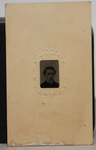 Antique Tintype Card Mount   Handsome Man Portrait Philadelphia Pa. - Imagen 1 de 2