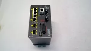 Cisco IE 2000U 4TS-G 4 BASE-T Port/2 SFP Module Switch IE-2000U-4TS-G V02 - Picture 1 of 3