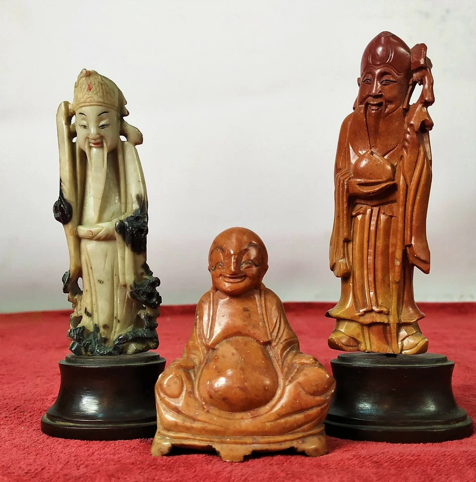 3 CHINESE DIVINITIES. SCULPTURE IN STONE SOAP. CHINA. XIX CENTURY - Image 1 of 1