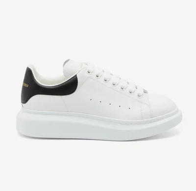 ZAPATILLAS OVERSIZE ALEXANDER McQUEEN LARRY blancas/negras, talla 37,5 (7,5 EE. UU.) Foto 1 de 4