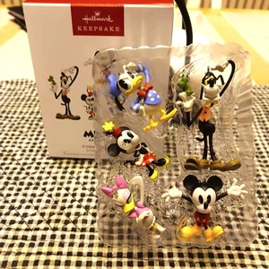 Hallmark Disney Mickey Mouse Forever Friends 2024 Weihnachtsschmuck 5er Set - Bild 1 von 1
