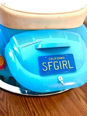 American Girl Julie Albright, Friend Ivy Ling (retirada) y Volkswagen VW 1974 Foto 1 de 4