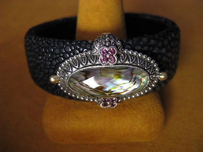 PULSERA BARBARA BIXBY ABULÓN DOBLETE CUERO SM FLOR RODOLITA PIEDRAS PRECIOSAS Puño Foto 1 de 2