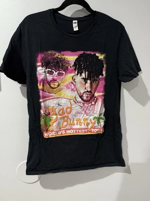 Camiseta unissex Bad Bunny In Verano Sun Ti Tour 2022 tamanho adulto média preta U - Imagem 1 de 4