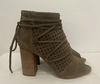 Bota de gamuza muy volátil LA Kalio punta abierta apilada tacón de 3,5 pulgadas talla 8 Foto 1 de 4