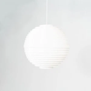 1960er Dynamischer Kugelanhänger weiße Lampe Wilhelmweste für Weste Leuchten aus Österreich - Bild 1 von 11