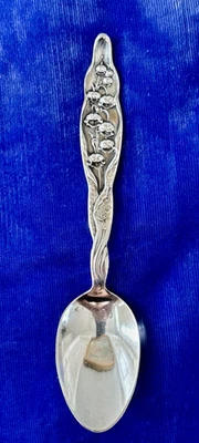 CUCHARADITA DE PLATA ESTERLINA WHITTING CO. LILLY OF THE VALLEY... 5,75" MONO... 32,7 g Foto 1 de 3