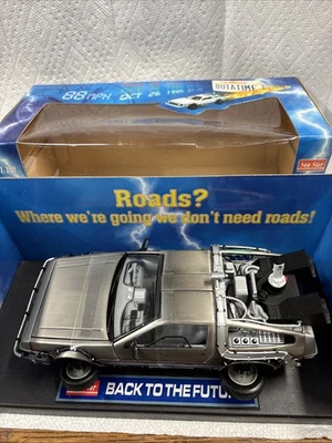 Sun Star 2710 escala 1:18 Back to the Future Time Machine fundido com caixa - Imagem 1 de 4