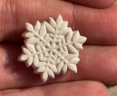 Pin de solapa de resina de copo de nieve blanco de Navidad Foto 1 de 3