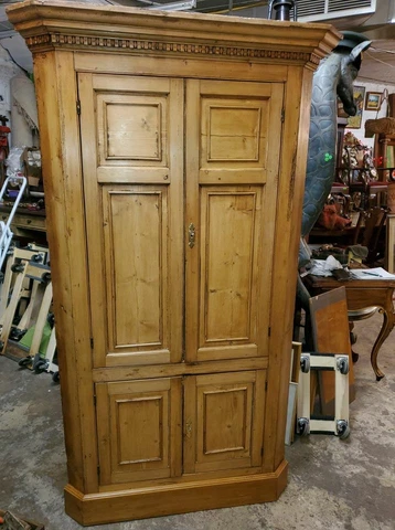 ANTIQUE PINE CORNER CABINET - EARLY HAND MADE - PRIMITIVE - VERY NICE Cover