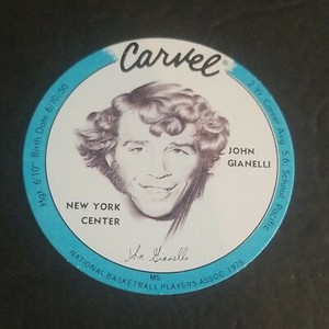 1975 CARVEL BASKETBALL CARD JOHN GIANELLI NEW YORK KNICKS MINT COND.