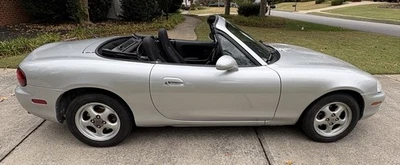 Mazda MX-5 Miata 2000 base Foto 1 de 4